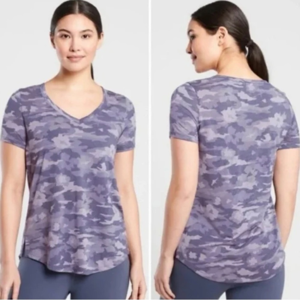 💙NEW ATHLETA BREEZY CAMO SCOOPED NECK TEE